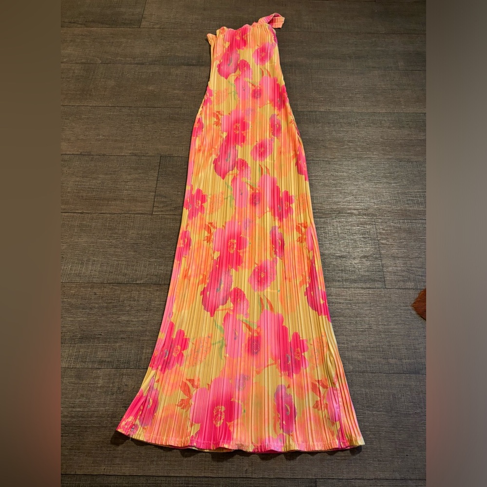 Gorgeous Flowy Sundress!